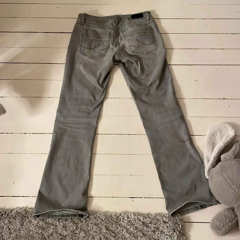 Jag säljer mina Ltb jeans i storlek W27 L32❤️köpt från Plick alldin använt dom dom är i jättebra skick💗. Jeans & Byxor.