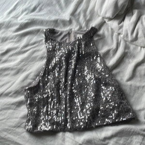 Festtopp - En glittrig topp att ha till festa eller nyår 