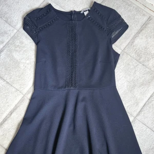 Klänning  - Typ: Klänning Storlek: M Skick: Använd  Skickas via post!😁