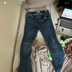 Bootcut jeans med sluta från zara passar även xs