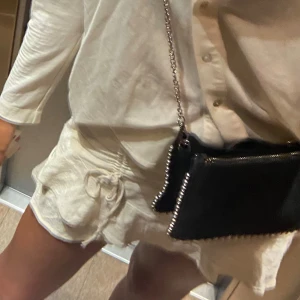 Väska  - Från zara, i väldigt bra skick. Säljer pga ingen användning av den 