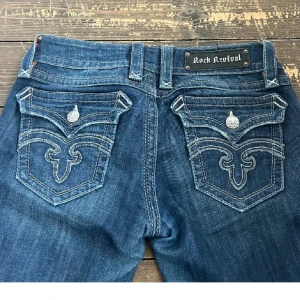 Rockrevival jeans - Hjälper min lillasyster sälja sina rockrevival jeans! Topp skick bootcut och lågmidjade💕 Midjemått: 75cm Innerbenslängden: 84cm Har inga bilder med den på då de är för små💕❣️