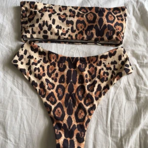 Bikini - En helt oanvänd bikini med leopard mönster. Underdelen är högmidjade. Kom privat för mer frågor💞