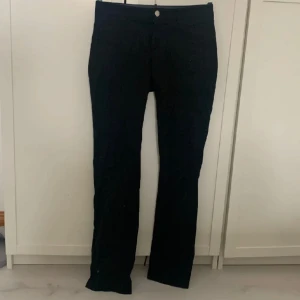 Jeans - Fina jeans från märket Stockholm! De är bootcut men de syns inte på bilden💕🎀