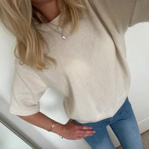 Stickad tshirt i ull - Superfin stickad tröja i 100% ull från uniqlo💕 sparsamt använd 