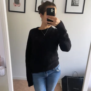 Stickad tröja  - Jättefin stickad tröja 🖤