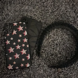 Telefonskal, diadem - Går att köpas för sig och tillsammans, 30kr per sak💞 70kr med allt tsm (skalen är till Iphone 11)