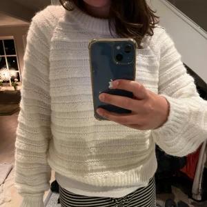 Stickad tröja - Fin stickad tröja! Aldrig använd 🤍🤍