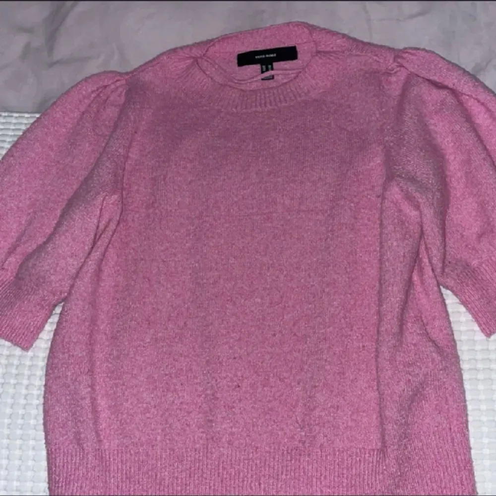 Rosa tröja från Veromoda med puffaxlar Så fin rosa färg💖 Den är använd så är ganska nopprig Lånade bilder. Tröjor & Koftor.