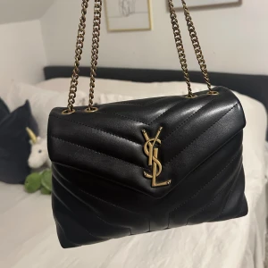 ysl väska - ysl väska, i gott skick. pris kan diskuteras vid snabbb affär. 