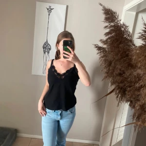 Spets linne - Skicket är mycket bra 