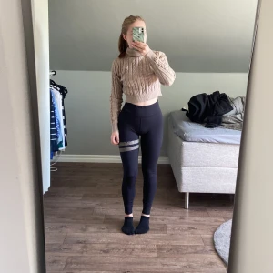 Polotröja - Säljer nu min tröja från shein då de inte va nån polo på bilerna på hemsidan och tiden gick ut från att skicka tillbaka den❤️ aldrig använd utan endast testad! 