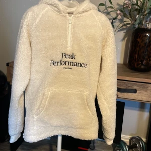 Peak Teddy fleece  - En sparsamt använd Teddy fleece hoodie. Är som en S. 