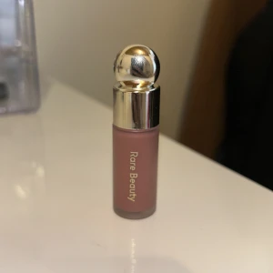Rare beauty blush - Helt ny, oanvänd Färg - encourage 