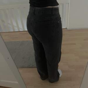 Svarta jeans från h&m 