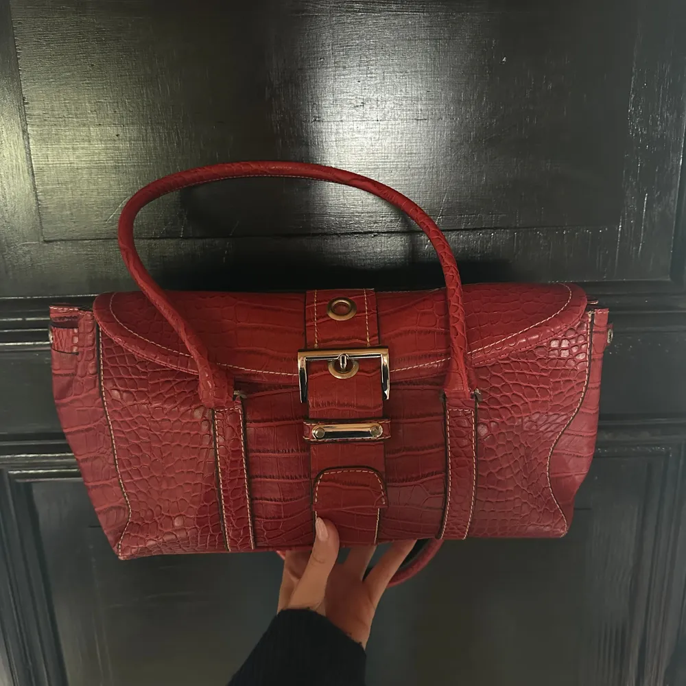 Vintage röd handväska. Väskor.