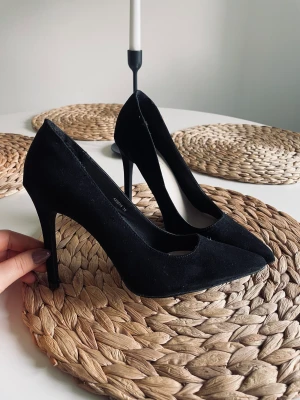 Klackskor - Aldrig använda, stl 38  Små i storlek. Passar mig som kan ha både 36/37 