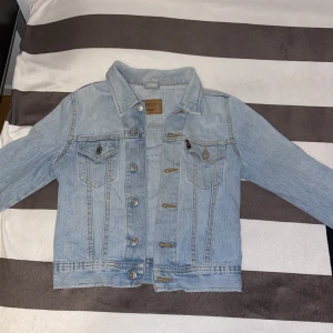 Rocky jeansjacka  - Stolek Xs . Gott skick . 