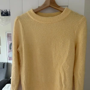 Stickad tröja  - Fin stickad tröja, skriv privat för fler bilder ☺️