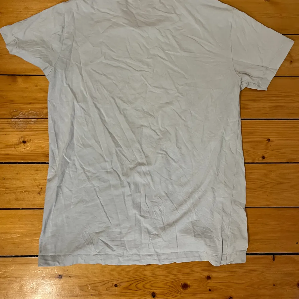 Vit tshirt från märket lyle&scott i storlek S. Använd med har fortfarande mycket att ge. Pris kan diskuteras. Pm för mer info eller bilder. T-shirts.