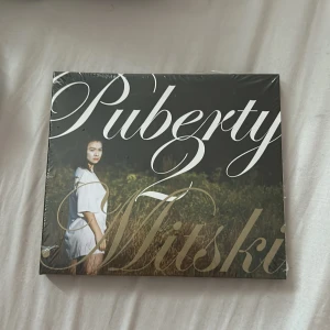 Mitski cd-skiva  - En cd-skiva av Mitski’s album Puberty 2. 💓 Oöppnad.