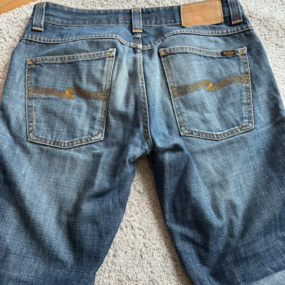 Feta jeanshorts från Nudie!. Shorts.