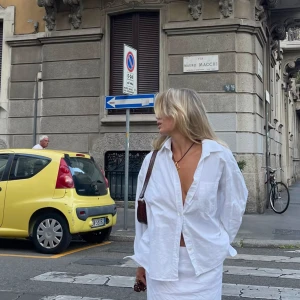 Vit skjorta - Vit skjorta från djerf avenue. Nypris 1100kr