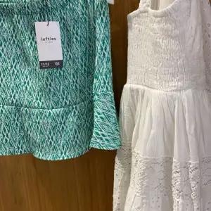 Mönstrad sommar kjol i nyskick, köptes i Spanien storlek xs 💓 inga defekter eller tecken på användning, kom privat om du vill ha fler bilder eller andra frågor❤️ 