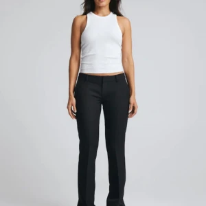 LOW WAIST KOSTYMBYXOR  - Säljer dessa lowaisted kostymbyxor i storlek S/36 från Bik Bok💞