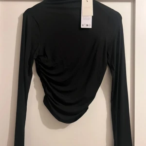 Tröja med turtle neck - Helt ny 