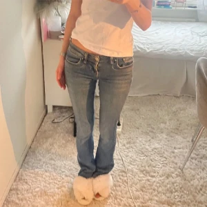 Ltb jeans - Säljer då dom inte används, slitningar nere vid fötterna och en defekt vid midjan som är lätt att vika in eller fixa (lånade bilder)har inga egna bilder på då dom inte sitter bra på mig💞
