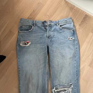 Säljer mina jeans då jag inte använder dessa! Knappt använda och är väldigt snygga!