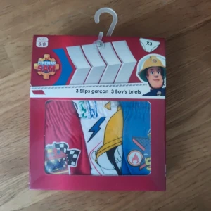 Nya kalsonger i olika storlek116-128 6-8år - Nya kalsonger i olika storlek116-128  6-8år 69 kr  100% bomull   * Hela.  * Rena.  * Oanvända.   * Gratis frakt vid köp över 1000 sek