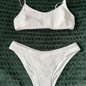 Bikini set - Köpt inför sommaren 2023 men blev aldrig använd. Ej min stil. Bara provad men ej använd. Säljs som set men även delvis. 125kr styck delen.