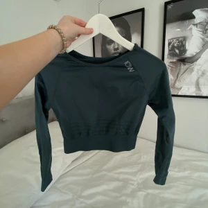 Iciw träningstopp - Säljer denna fina träningstopp från iciw finns inga tecken på användning och är i ett fint skick💓