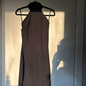 Klänning  - Klänning från Gina tricot storlek M