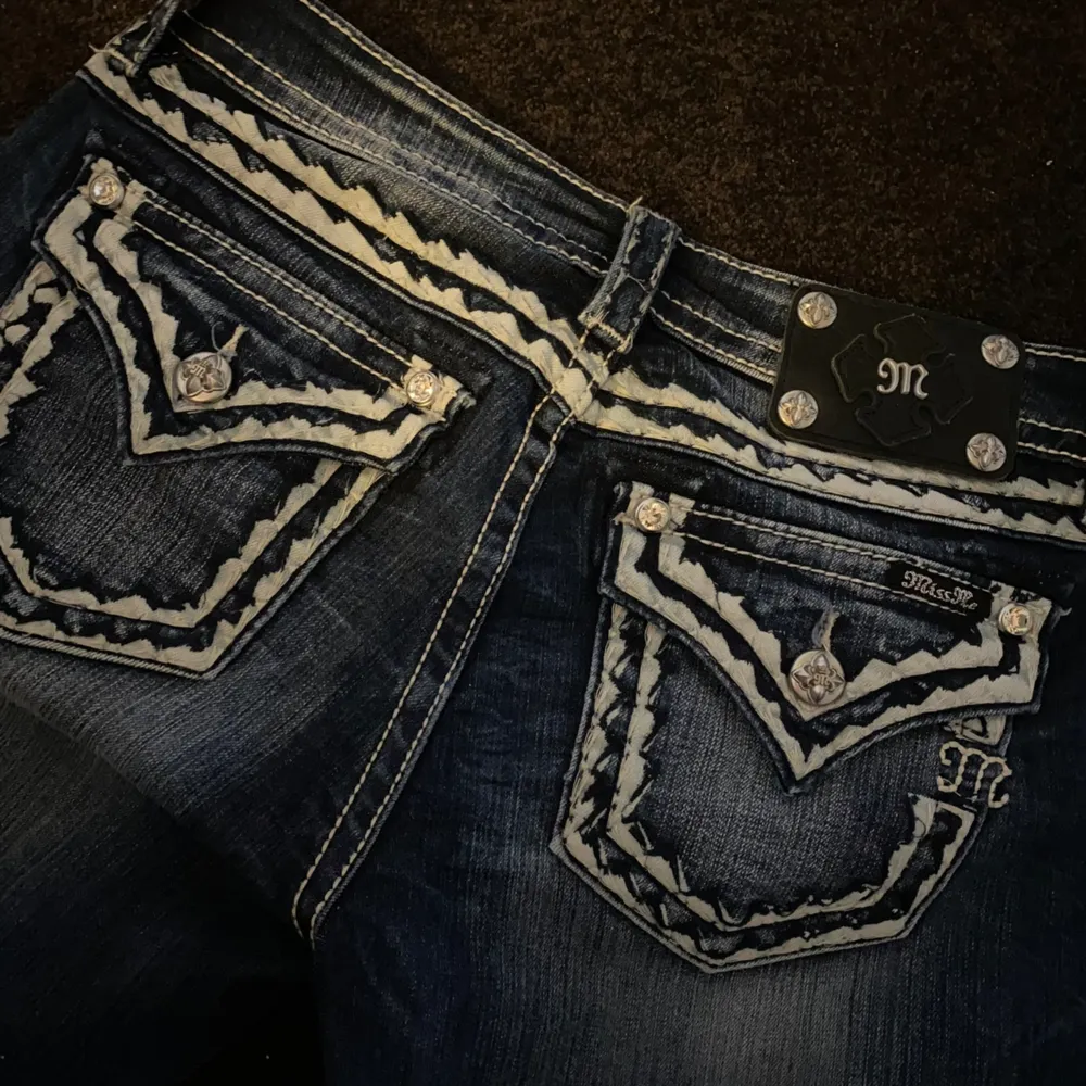 Jättesnygga jeans i rak modell som knappt är använda!. Jeans & Byxor.