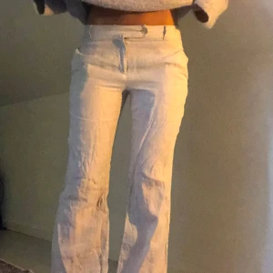 Linnebyxor  - Jag är 175cm💞 Innerbensmått: 82cm, midjemått: 40cm rakt över 