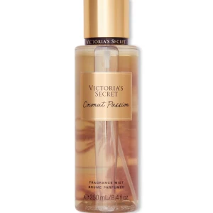 Victoria secret body mist  - Testat en gång men säljer då den inte passar mig i smaken. Victoria Secrets populära body mist i Coconut Passion💗💗 Kom privat för mer bilder! Pris kan diskuteras vid snabbt köp