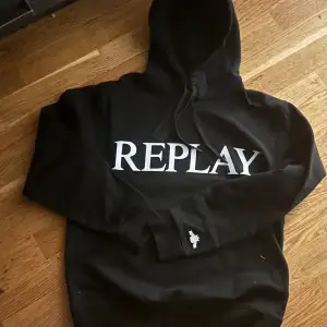 En riktigt fet Replay hoodie helt ny (aldrig använd) skriv vid intresse 