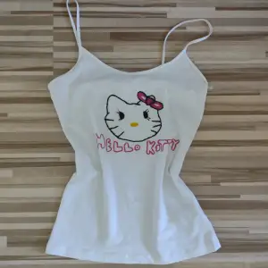 Hello Kitty tröja i storlek XS Kolla gärna in mitt konto för fler billiga annonser! 💕