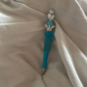 Egendesignad penna💙🐬 - Egendesignad bläckpenna 🌟