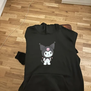 kuromi hoodie - ett gullig kuromi hoodie, har aldrig anväts! Mjuk material 