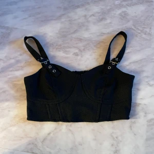 Bh - Ny, Ändringsbar vid axlarna bara å höra av er!🙂