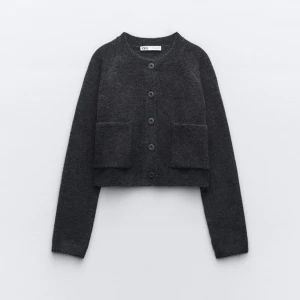 Kofta - Jättefin grå/svart kofta från Zara! Helt ny med lappar kvar 🩷