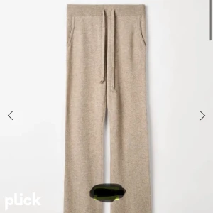 Soft goat byxer  - Säljer mina jätte fina cashmere soft goat byxor. De är använde men fortfarande i jätte bra skick. Priset kan såklart diskuteras❤️