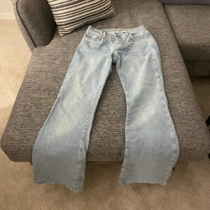 Low waist jeans från gina - Säljer då dom har blivit för små!