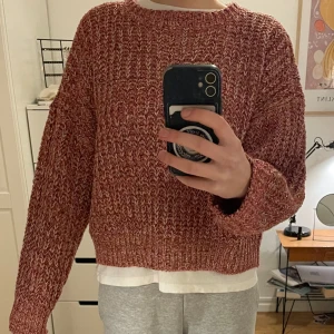 Glittriga stickad tröja - Gullig glittrig stickad tröja❤️ använd nån enstaka gång. 