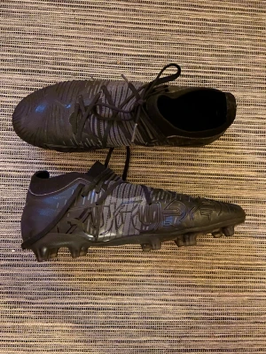 Fotbollsko - Puma future eclipse - Knappt använda Puma future eclipse i storlek 44. De är anpassade för FG/AG.  Kan skickas med posten eller mötas upp i Umeå. Hör av er vid frågor och funderingar! 