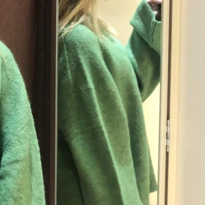 Stickad tröja  - Overzise stickad tröja från Gina Tricot. Storlek XS, knappt använd (spontanköp)